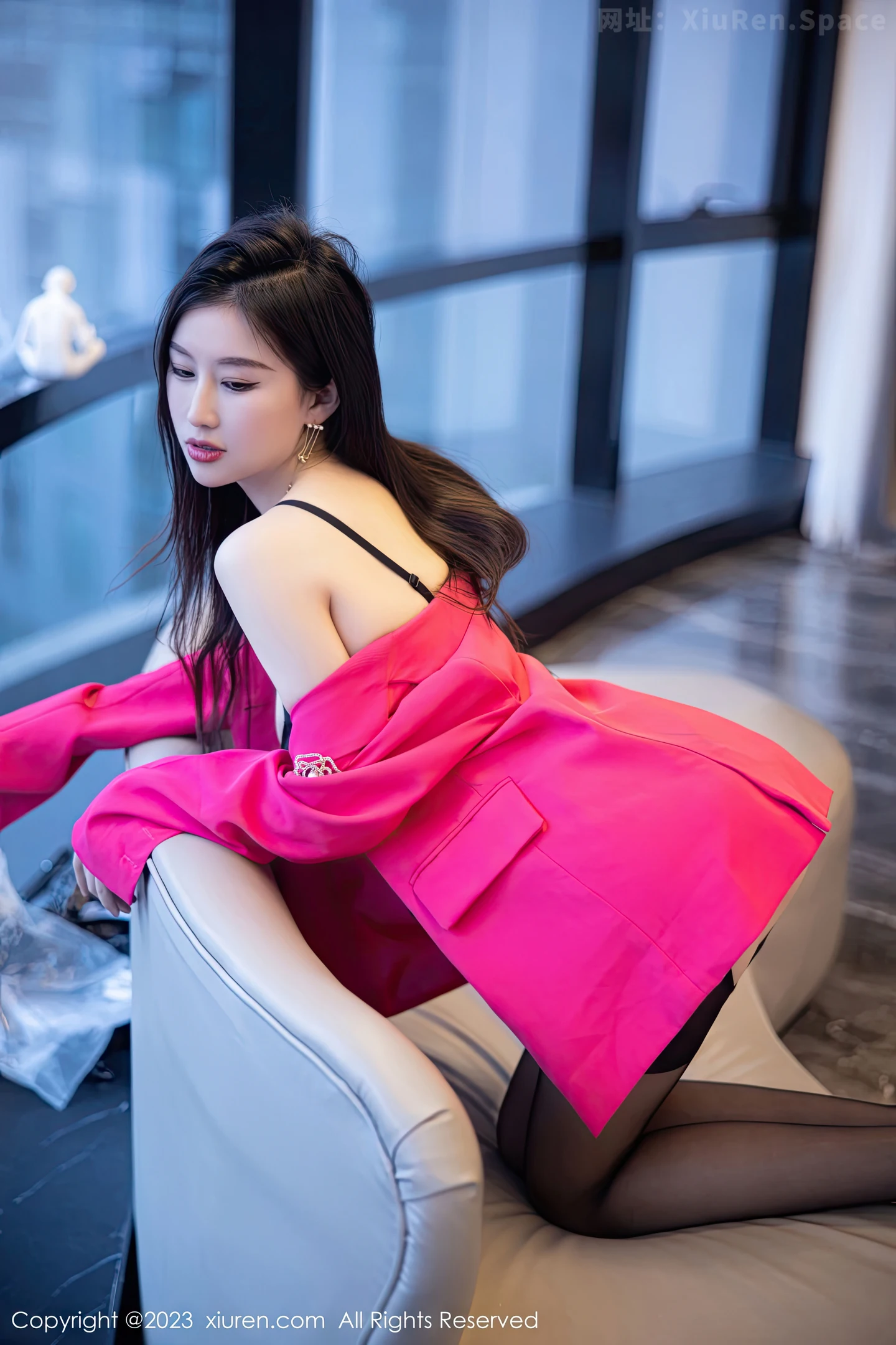 图片[6]-[Xiuren秀人网]2023.01.05 VOL.6093 陆萱萱 白色紧身吊带连体衣加丝袜美腿性感私房写真集-秀人网官方网站